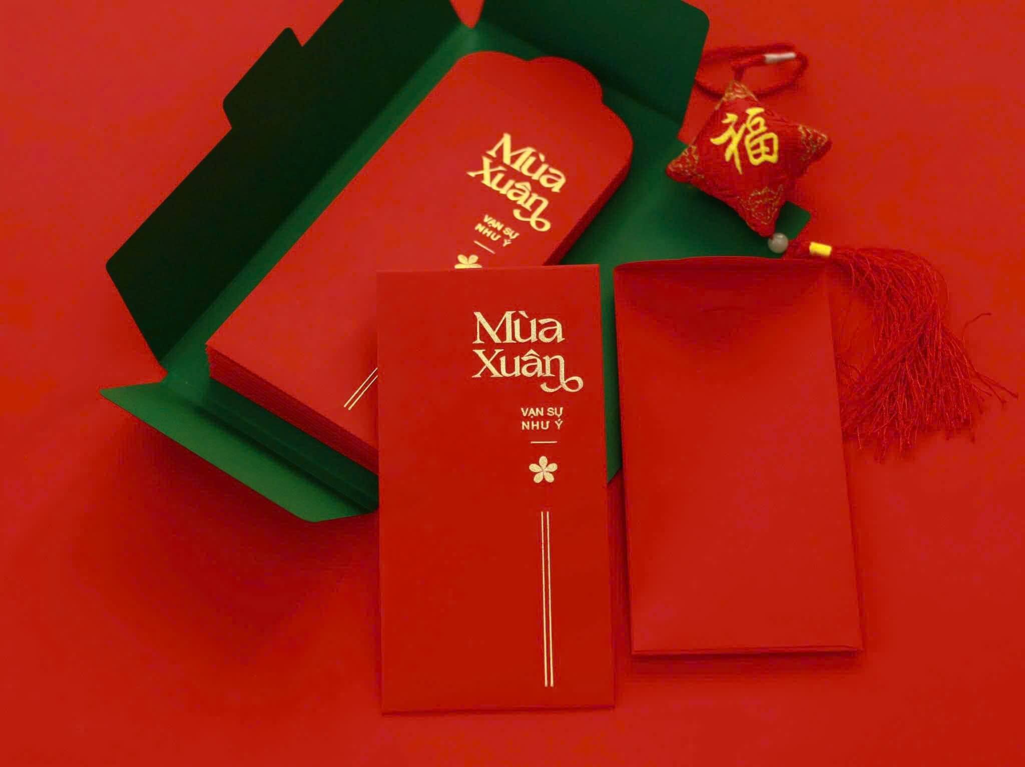 Bao lì xì chữ trên chất liệu giấy nhung đỏ