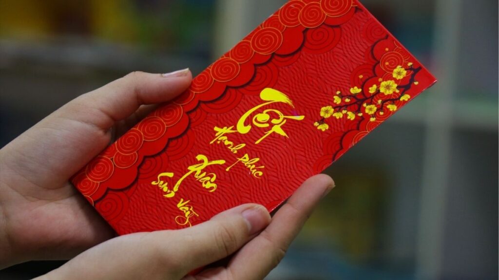Ba thời điểm lì xì phổ biến gồm sau giao thừa, sáng mùng 1 và các ngày chúc Tết